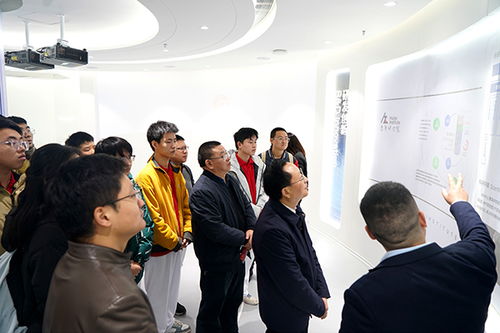 课堂搬进企业 重理工师生身临“企”境，探索新材料技术研发新篇章